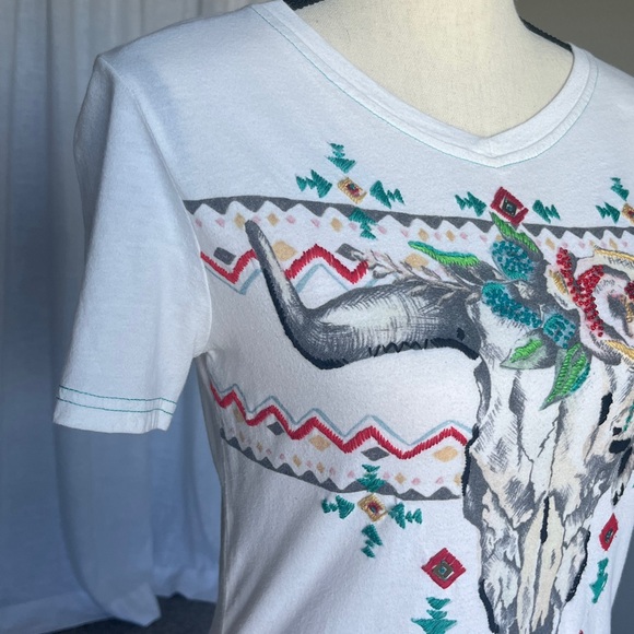 Double D Ranch Floral Cow Skull Embroidered and Beaded Graphic Tee Size Small - Picture 2 of 10
